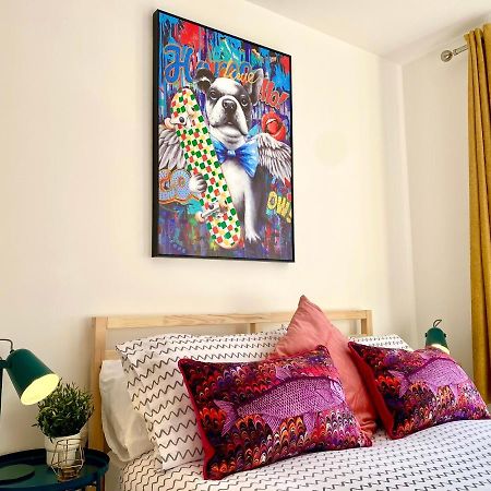 Brand New 2022 Beautiful & Stylish 2 Bedroom Apartment! - 5 Minute Walk To The Best Beach! - Great Location - Free Parking - Fast Wifi - Smart Tv - Sleeps Up To 4! Close To Bournemouth & Poole Town Centre & Sandbanks 외부 사진