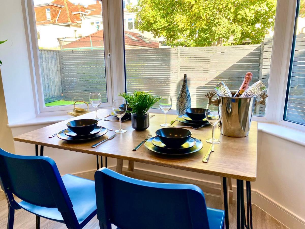 Brand New 2022 Beautiful & Stylish 2 Bedroom Apartment! - 5 Minute Walk To The Best Beach! - Great Location - Free Parking - Fast Wifi - Smart Tv - Sleeps Up To 4! Close To Bournemouth & Poole Town Centre & Sandbanks 외부 사진